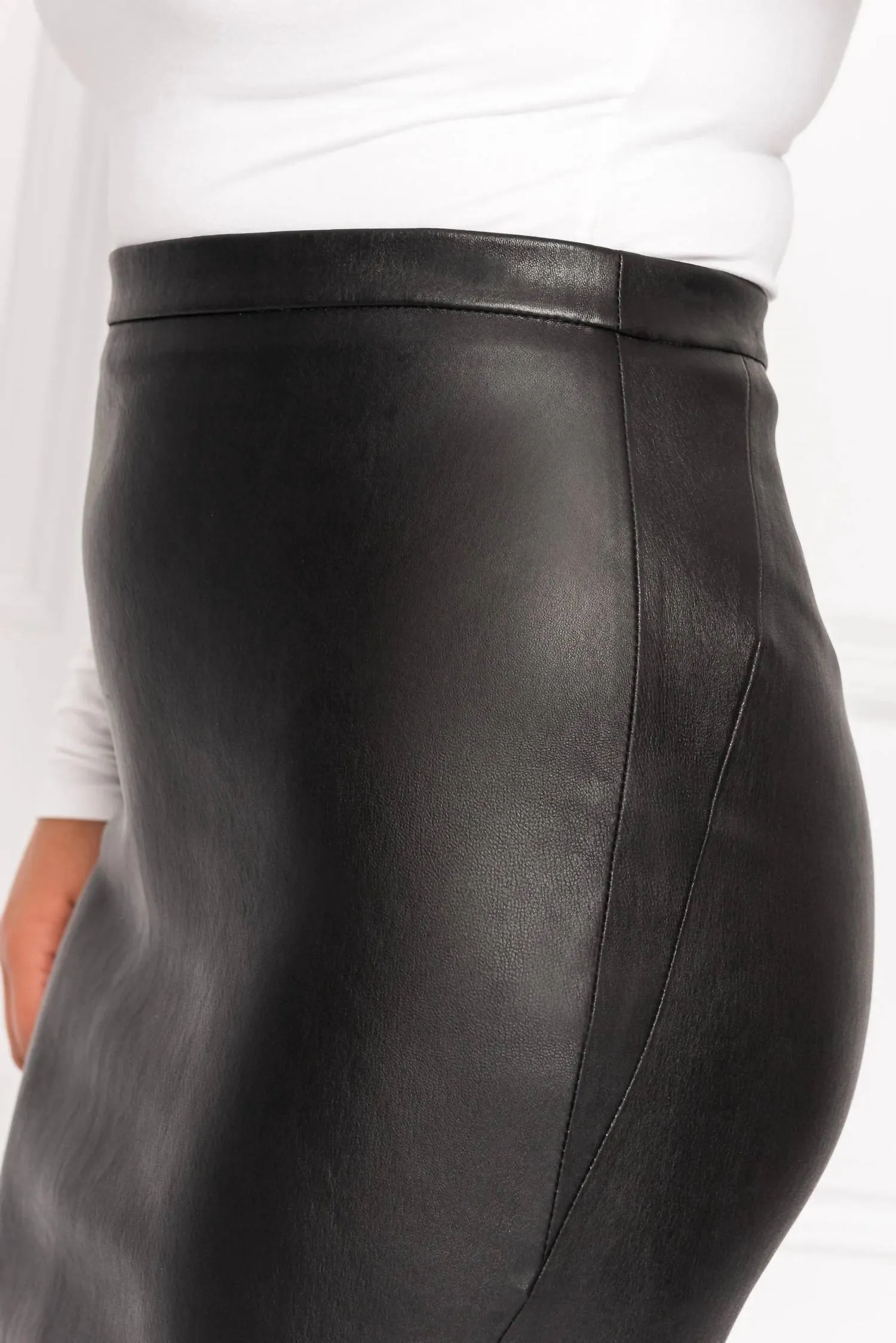 Avana Leather Pencil Skirt In Black