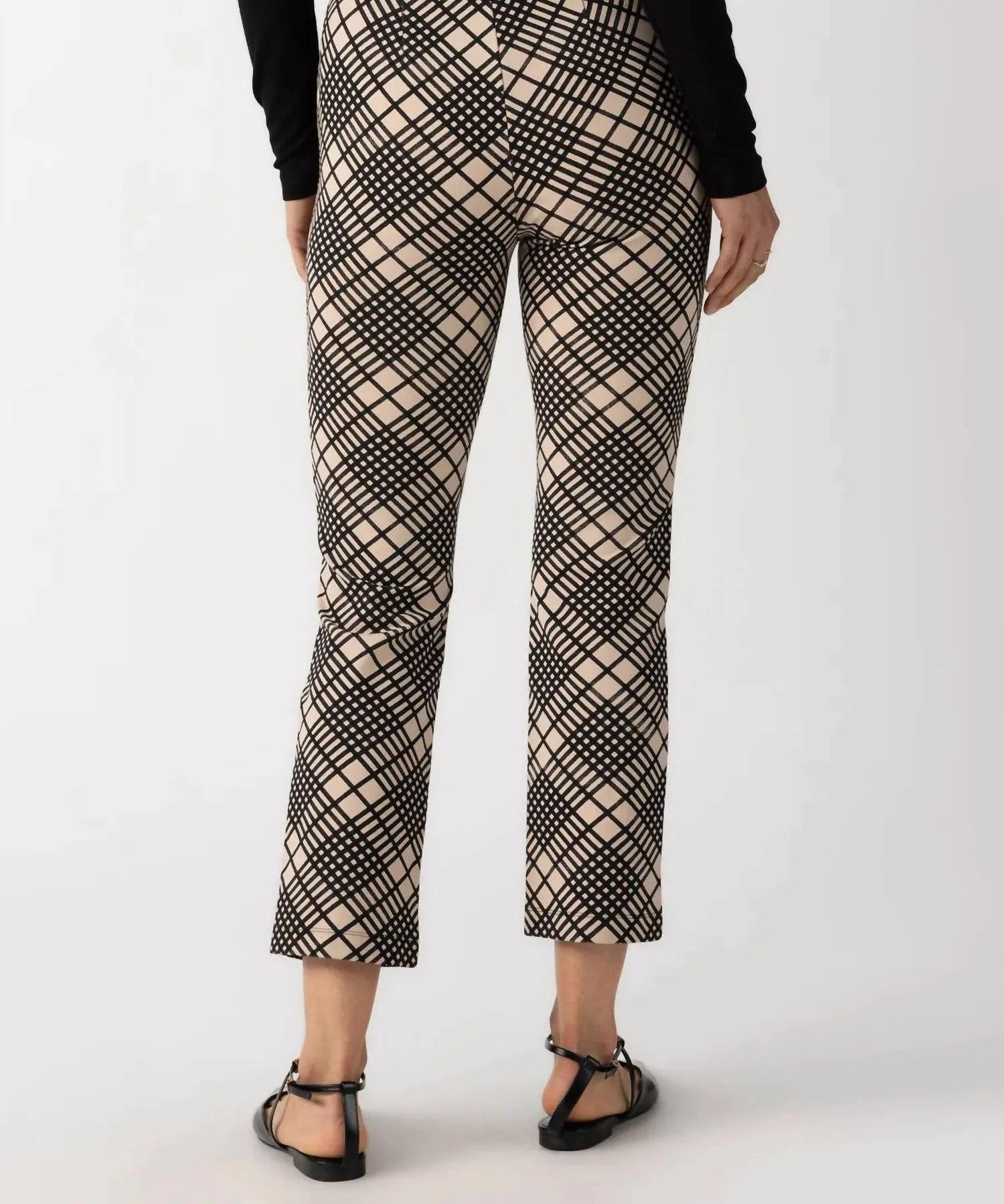 Carnaby Crop Kick Plaid Leggings In Graphic Plaid