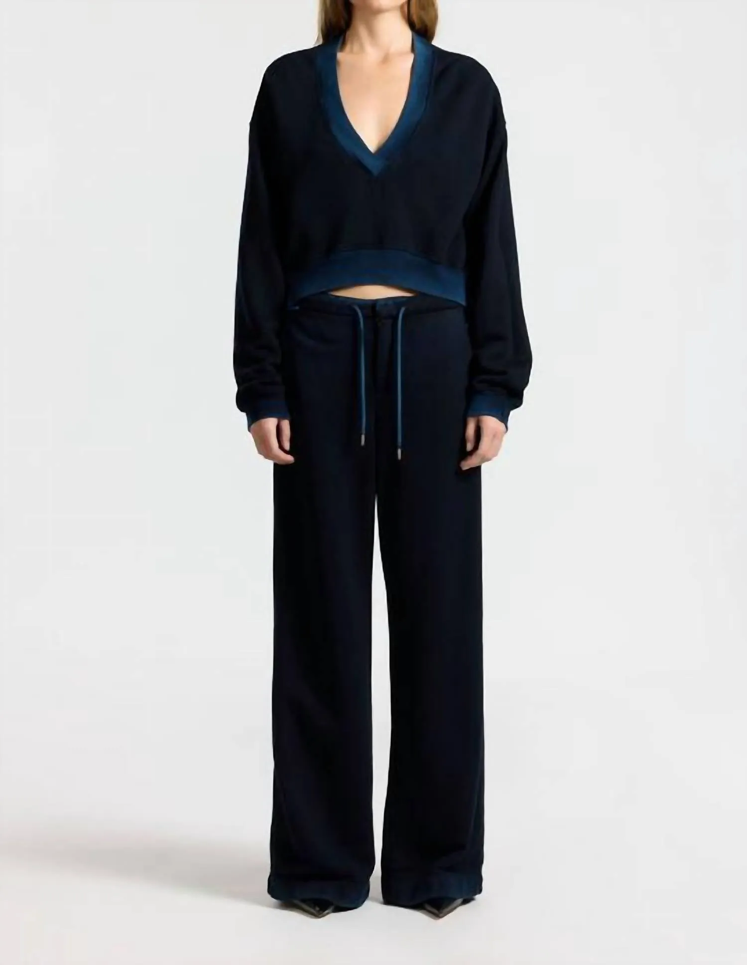 Geneva Sweatshirt In Vintage Navy