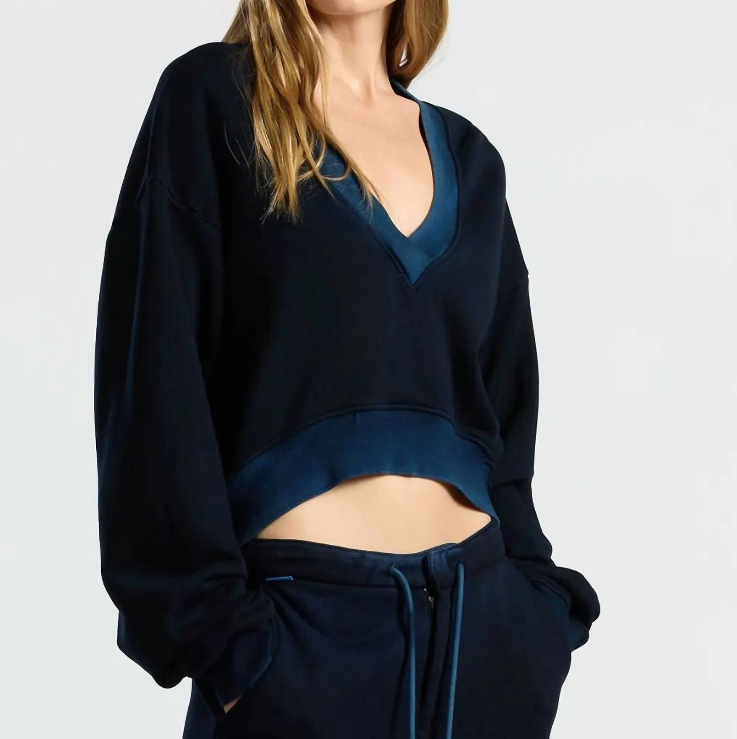 Geneva Sweatshirt In Vintage Navy