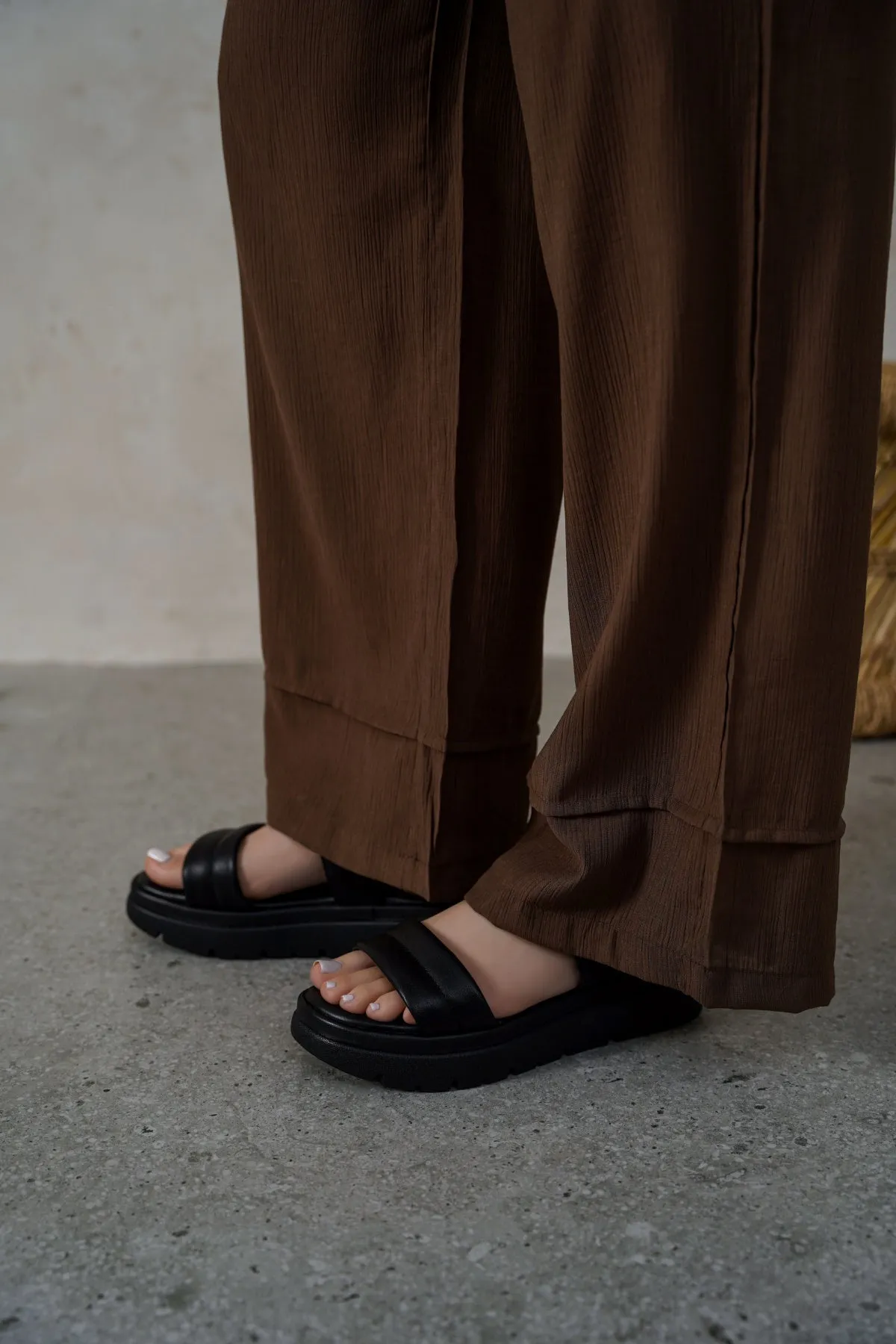 LEATHER MAMA SANDALS