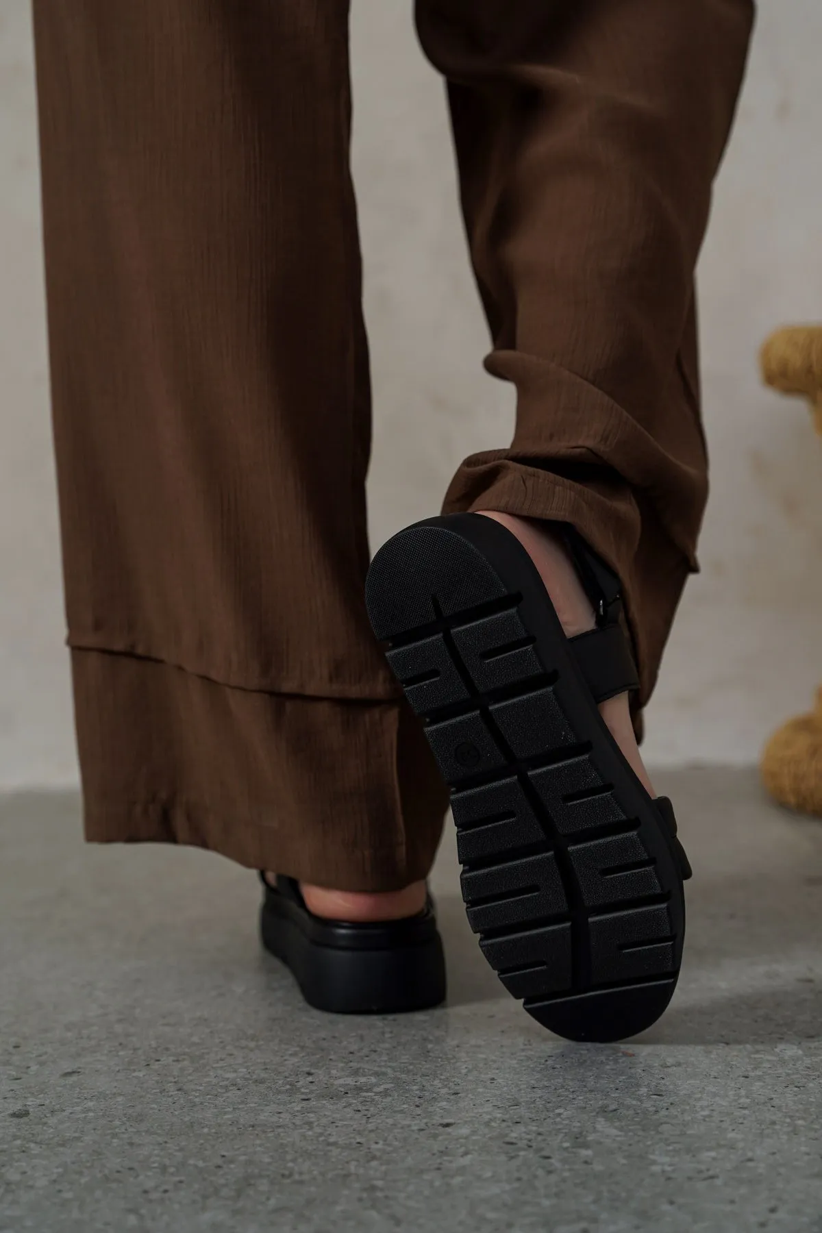 LEATHER MAMA SANDALS