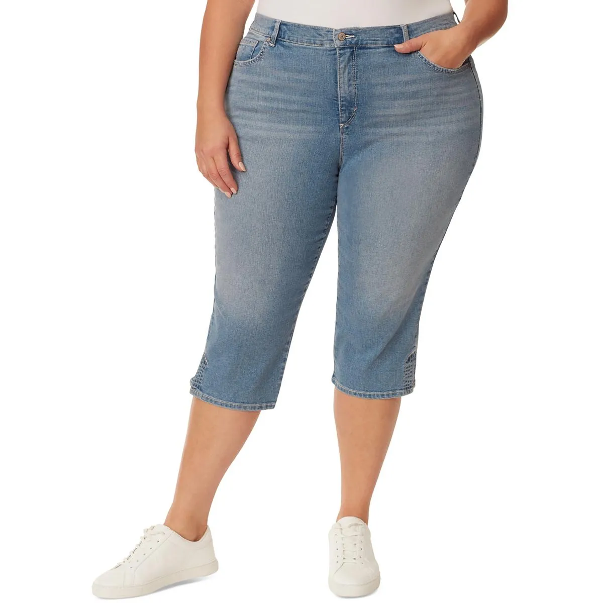 Plus Amanda Womens Classic Rise Light Wash Capri Jeans