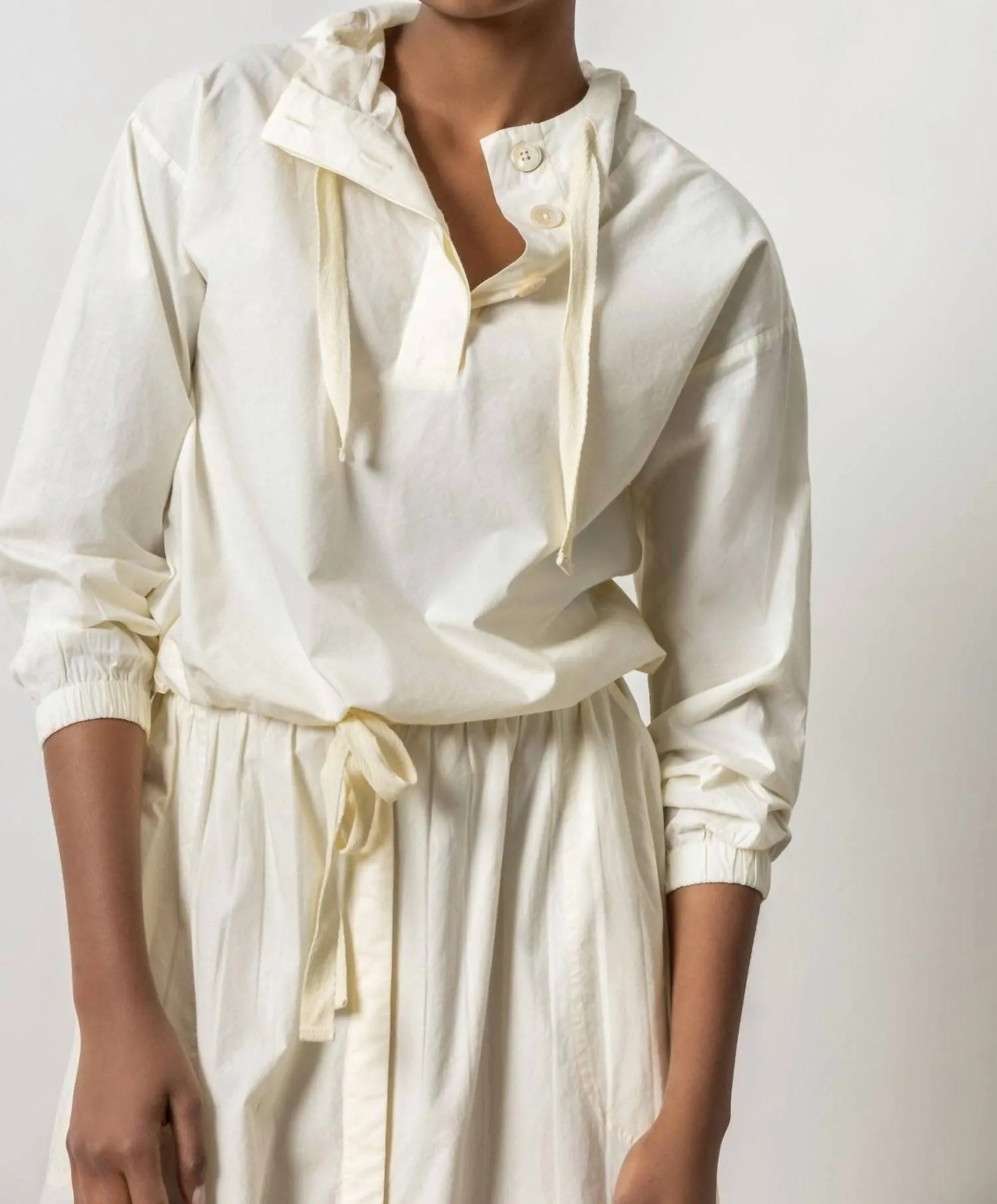 Poplin Hoodie Top In Magnolia