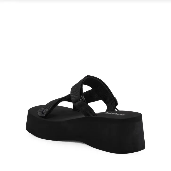 Skip To Me Sandal in Black from Seychelles